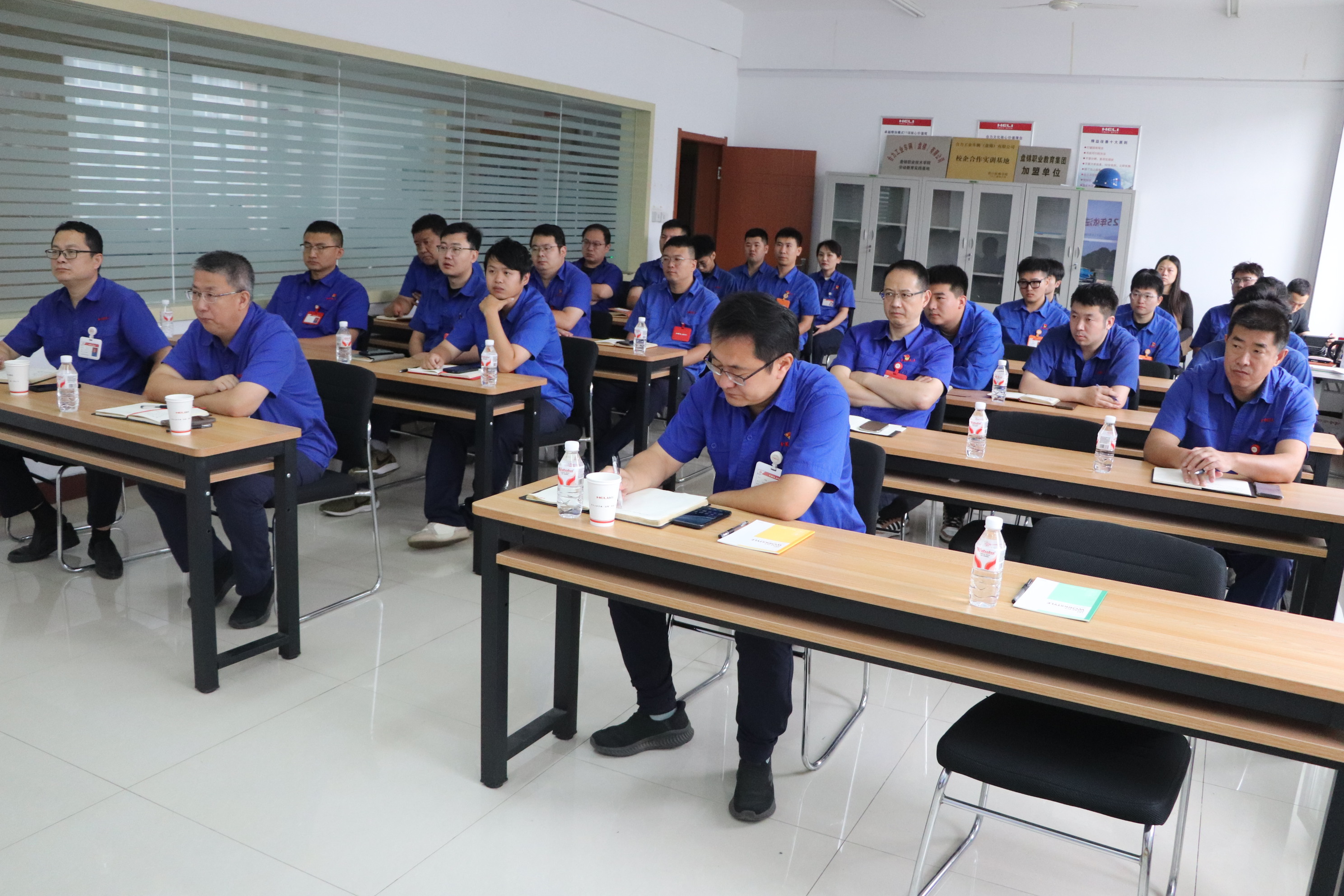 IMG_2359(1).jpg IMG_2359(1).jpg